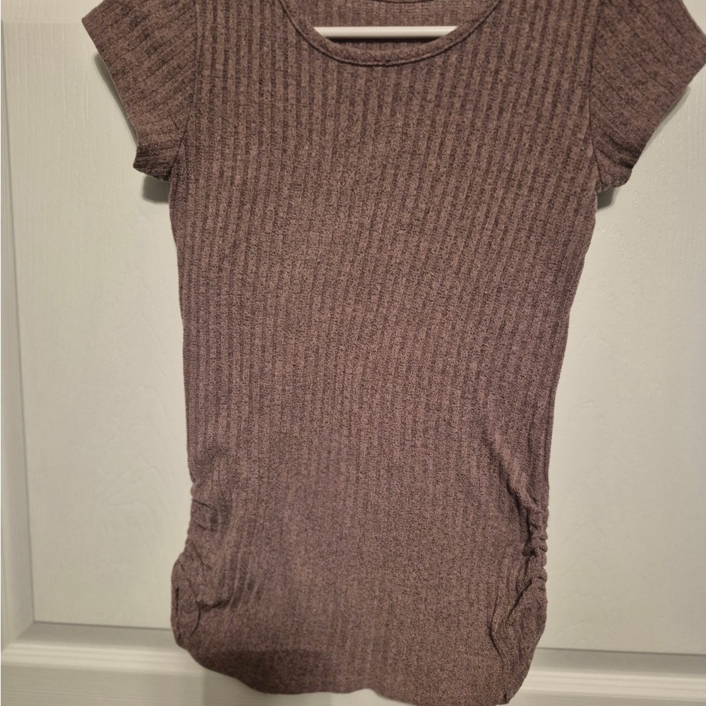 Elegant Ribbed Short Sleeve Top in Brown